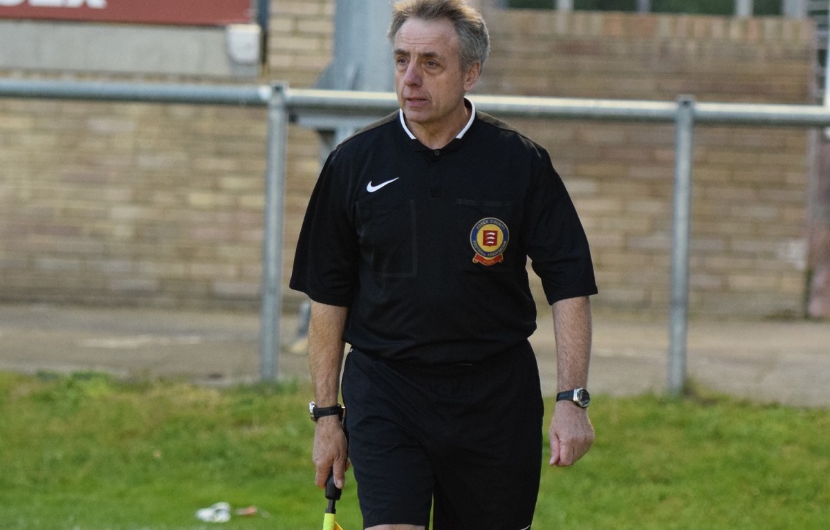 Referee Steve Worpole scoops 20-year services to football award